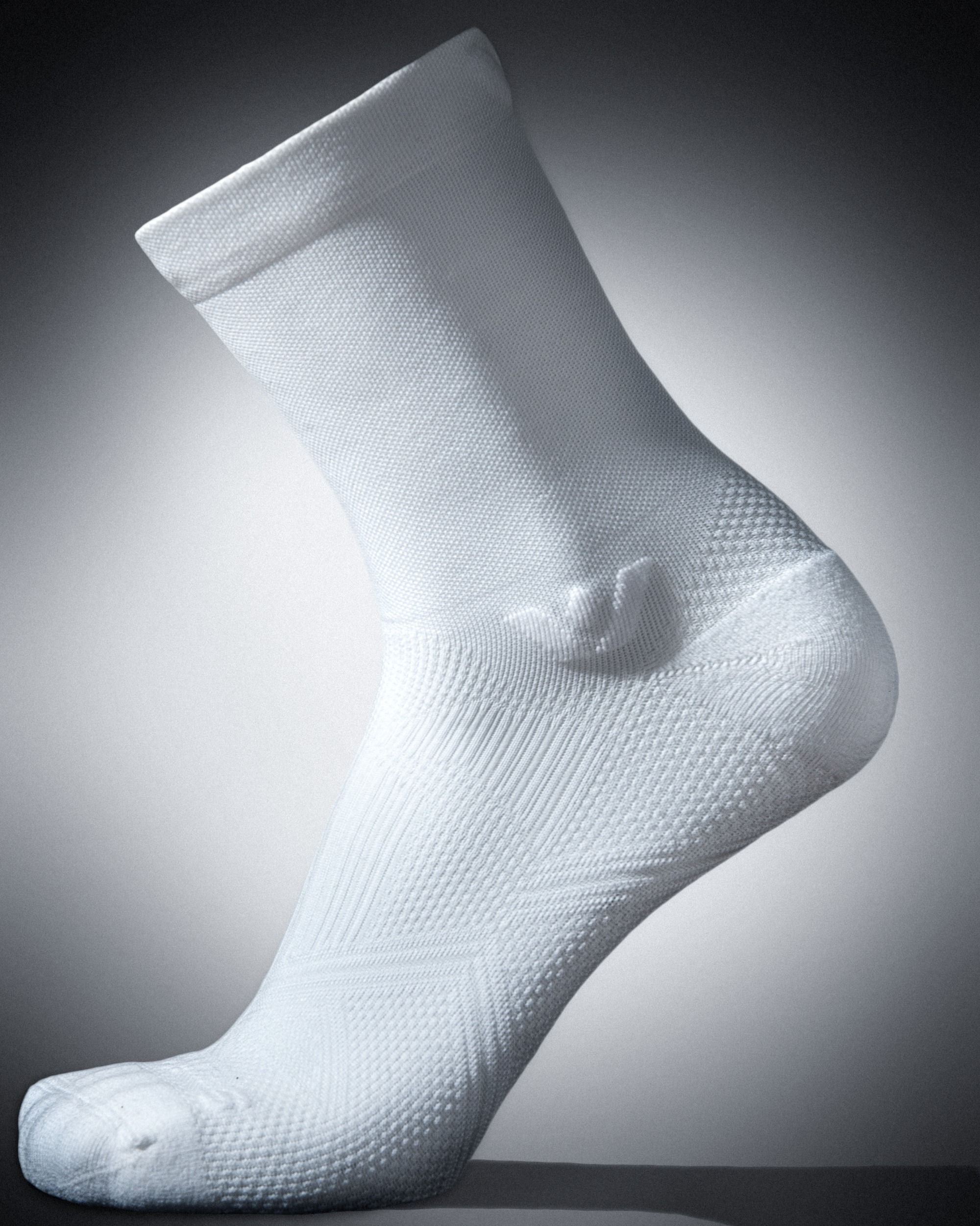 ウイイレ！ Aspire Mid-Crew Mono Knit - Firm Compression Socks - Mono White