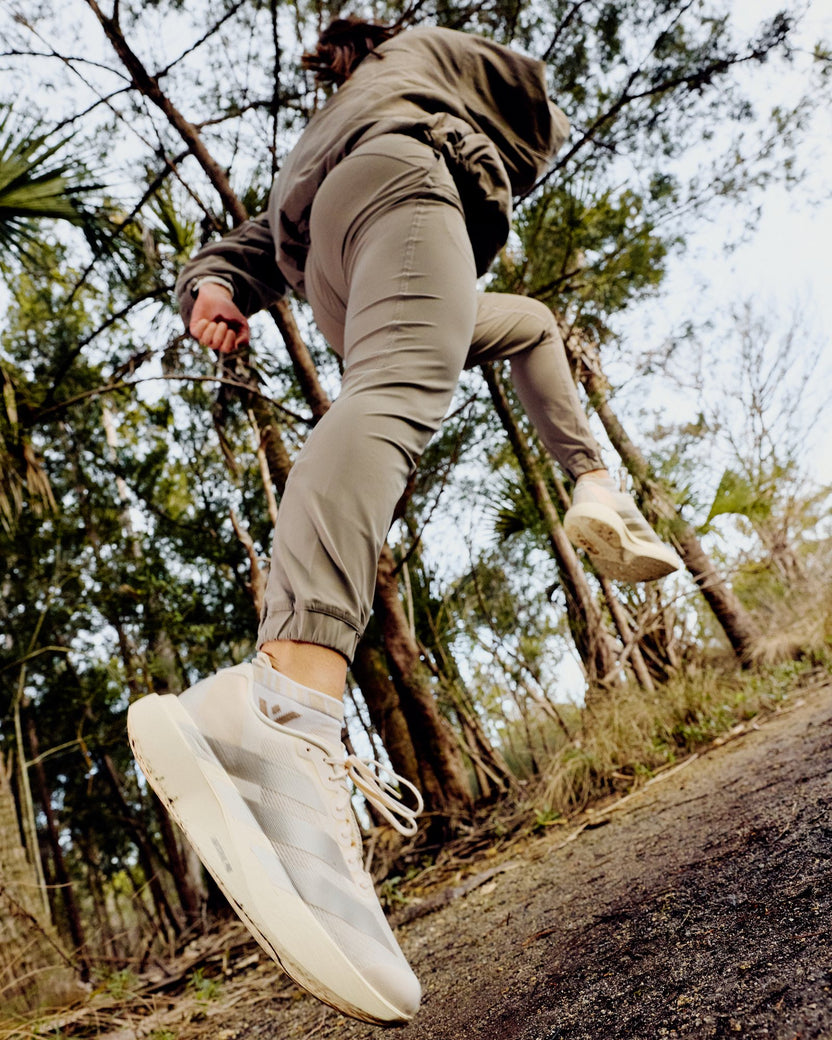 Compression Testing Machine Description Swiftwick Flite XT Mid-Crew - Running Socks Built For Stability - White