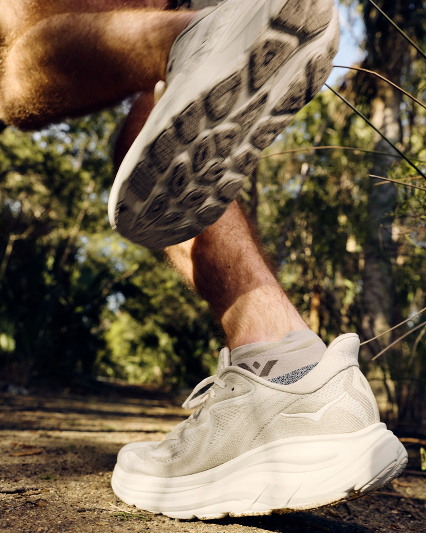 Swiftwick Flite XT Mid-Crew - Running Socks Built For Stability - White