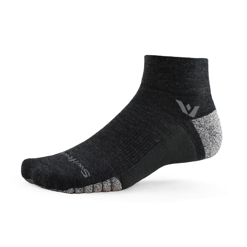 スウィストウィック　Swiftwick Flite XT Trail 2足 Swiftwick Flite XT Trail Quarter Crew I Hiking and Trail Running Socks