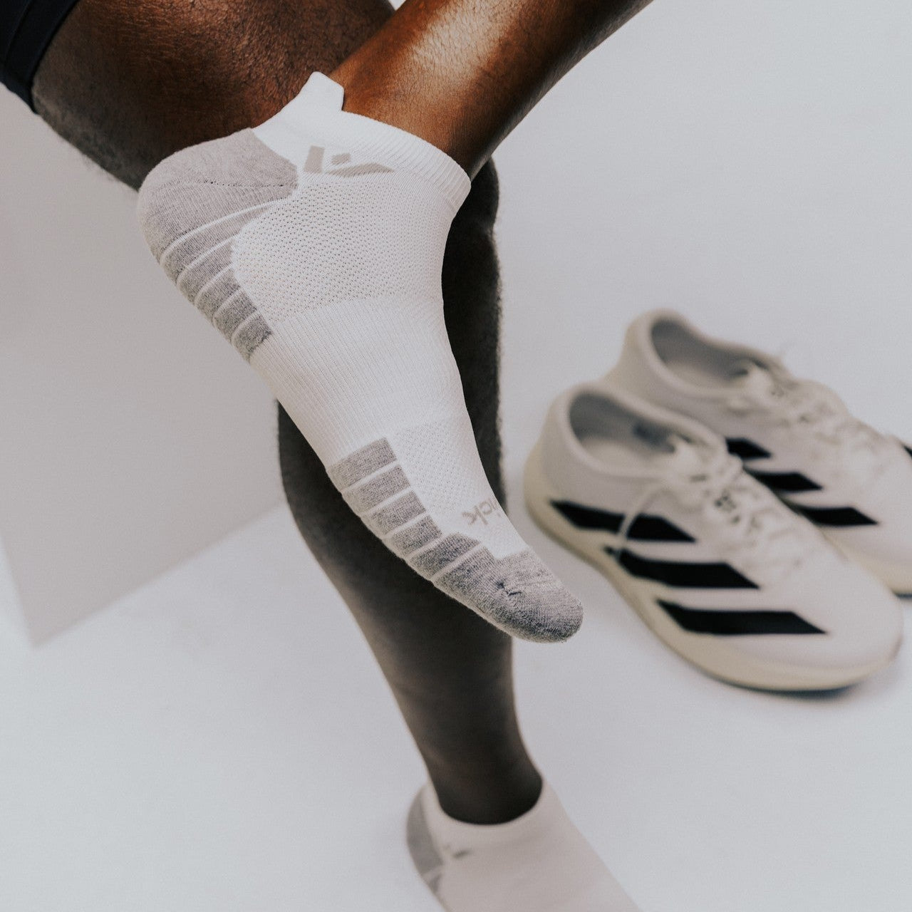 Swiftwick Maxus No Show - Cushioned Running Socks - White Stride