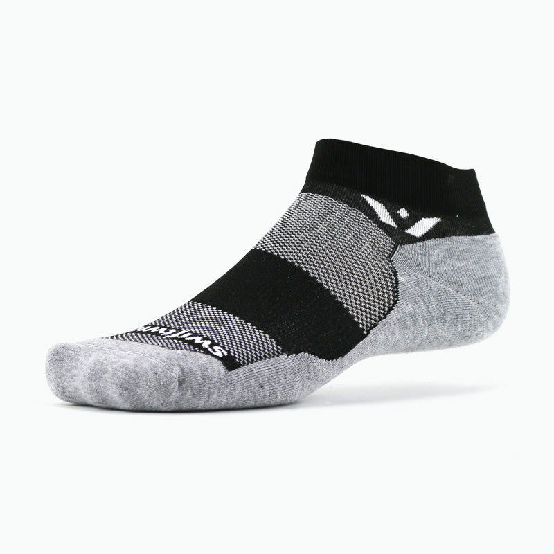 https://swiftwick.com/cdn/shop/products/maxus-black-ankle-socks-1-profile-1n010zz.jpg?v=1612996182
